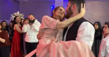 ვიდეო”ძალიან ემოციური კადრებია,ვინ არის ბიჭი რომელმაც დედა ეტლიდანა ამოიყვანა მასთან ერთად იცეკვა..”